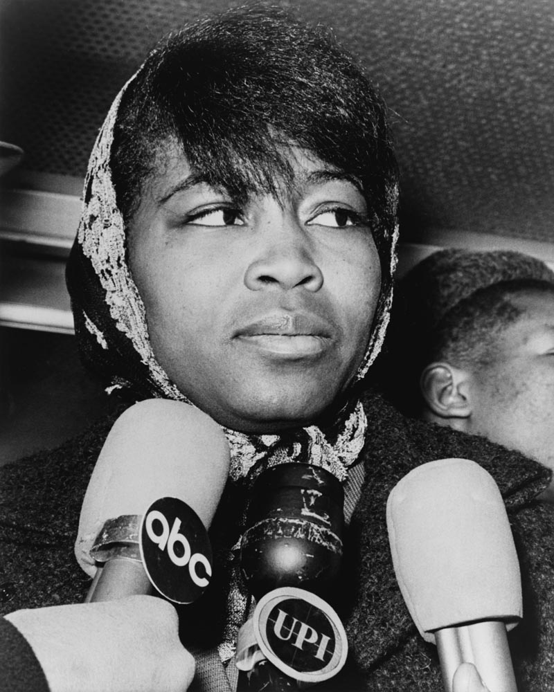 Conocer politica Malcolm X esposa Betty Shabazz