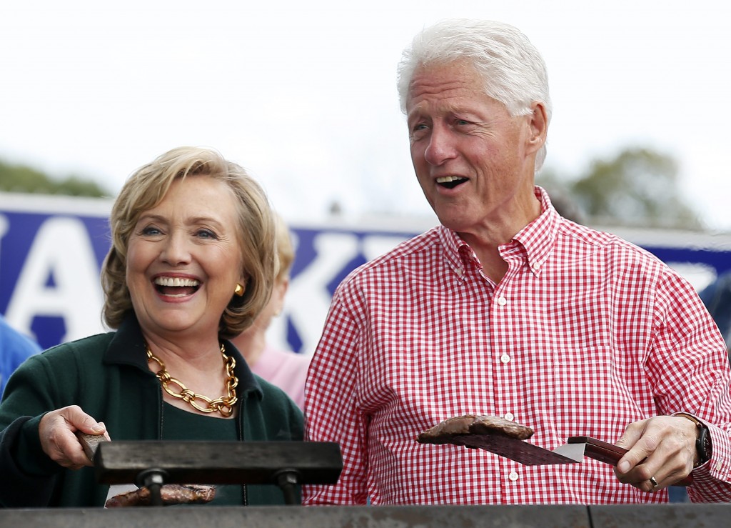 RNPS: YEAREND REVIEW 2014: POLITICS Former U.S. Secretary of State Hillary Clinton and her husband former U.S. President Bill Clinton hold up some steaks at the 37th Harkin Steak Fry in Indianola, Iowa, in this September 14, 2014 file photo. REUTERS/Jim Young/Files (UNITED STATES - Tags: POLITICS FOOD TPX IMAGES OF THE DAY)CODE: X90065