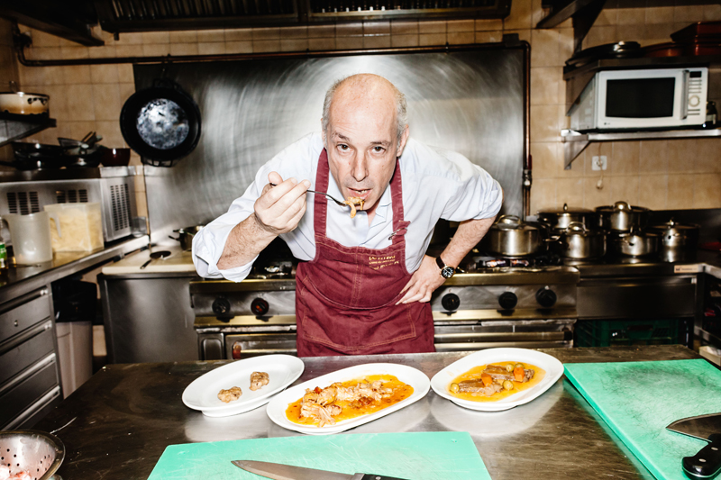 Pepe Morán, chef, en su restaurante "De la Riva" de Madrid