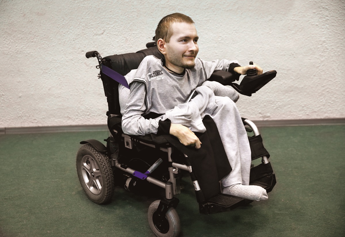 Valery Spiridonov, a man who has volunteered to be the first person to undergo a head transplant, attends a news conference in Vladimir, Russia, June 25, 2015. The 30-year-old Russian, who has a degenerative muscle condition known as Werdnig-Hoffman, wants to become the first person ever to undergo a human head transplant performed by Italian neurosurgeon Dr. Sergio Canavero who says he believes he has a 90 percent chance of success. REUTERS/Maxim Zmeyev - RTR4YXN6