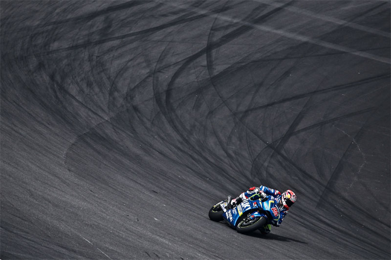 SEPANG, MALAYSIA OCTOBER 29: Maverick Vinales of Team Suzuki Ecstar in action during saturday's free practice session of the Malaysian Motorcycle Grand Prix held on October 29, 2016, at Sepang International Circuit in Sepang, Malaysia. (Photo by Hazrin Yeob Men Shah/Icon Sportswire via Getty Images)