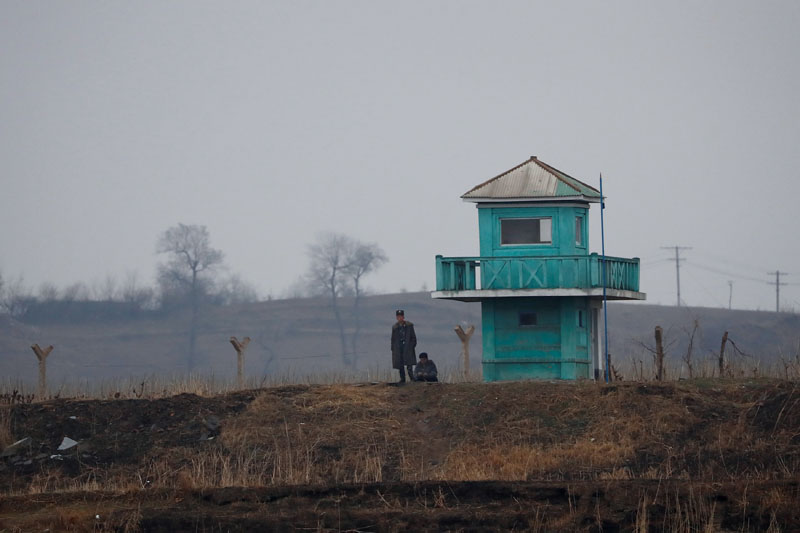 A North Korean soldier stands on guard at the Yalu River in Sinuiju, North Korea, which borders Dandong of China's Liaoning province, April 14, 2017. REUTERS/Aly Song - RC156B1FAB60