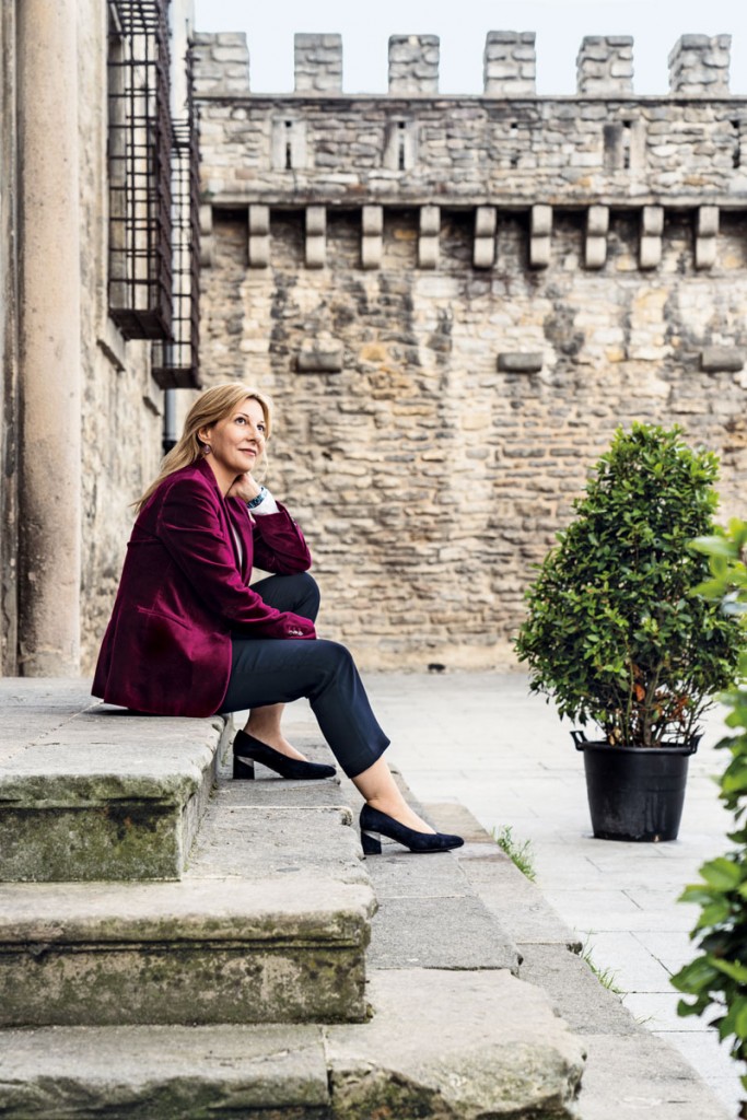 eva garcia saenz de urturi, paseo por vitoria