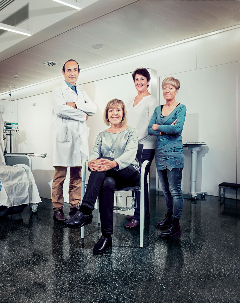 28-10-2018. D. Doctor Albanell y la paciente Esther Cabrero. Hospital del Mar. Barcelona Foto: © Carlos Carrión. Todos los derechos reservados.