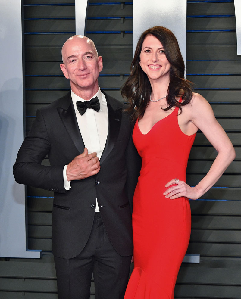 BEVERLY HILLS, CA - MARCH 04: Jeff Bezos (L) and MacKenzie Bezos attend the 2018 Vanity Fair Oscar Party hosted by Radhika Jones at Wallis Annenberg Center for the Performing Arts on March 4, 2018 in Beverly Hills, California. (Photo by Dia Dipasupil/Getty Images)