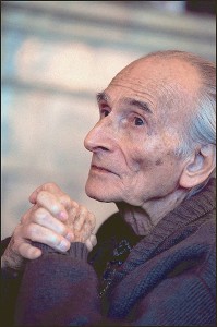 SWITZERLAND - FEBRUARY 01: Painter Balthus and his wife Setsuko in their wooden hut of Rossiniere, Switzerland in February, 1998. (Photo by Raphael GAILLARDE/Gamma-Rapho via Getty Images)